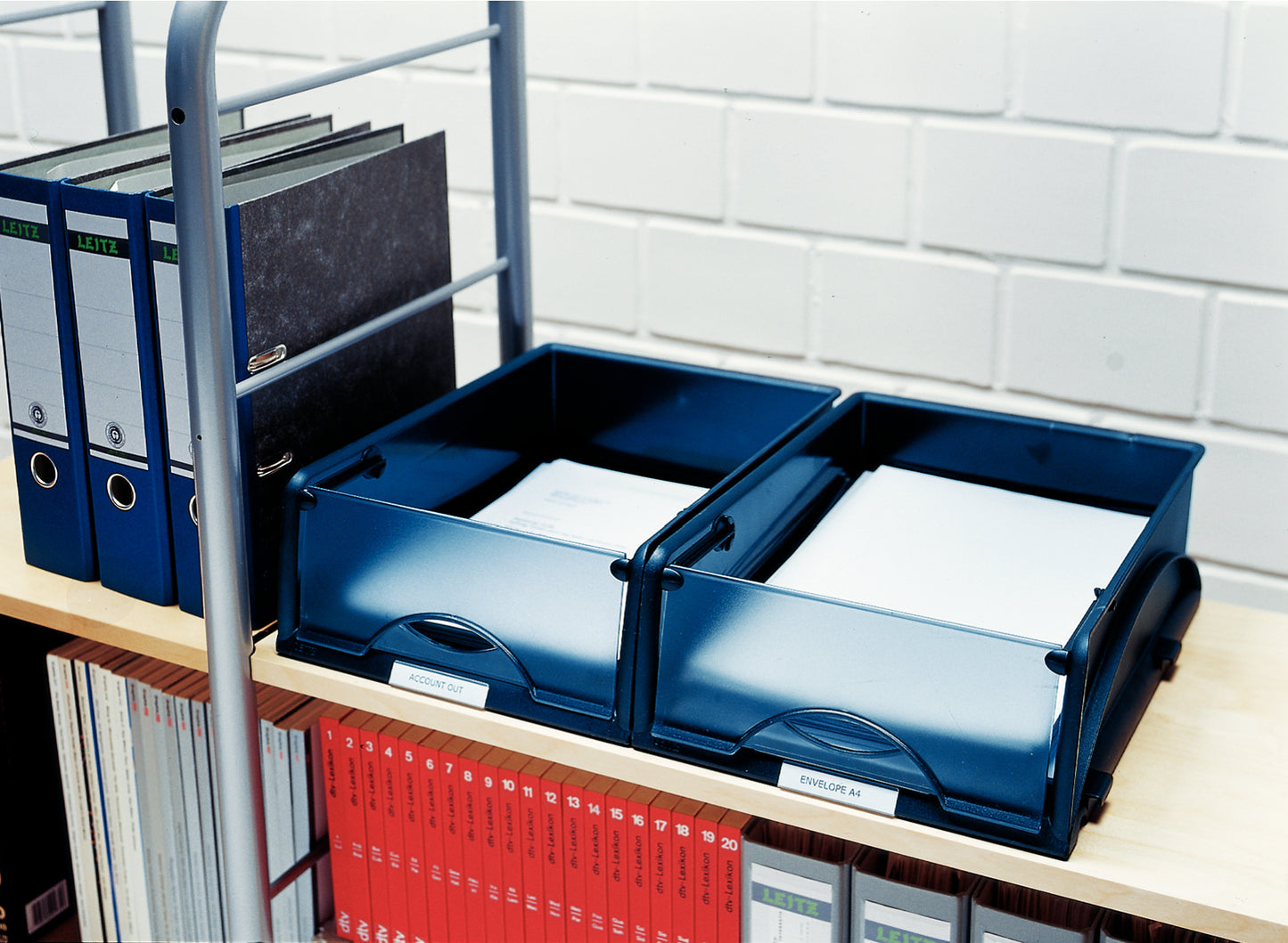 Corbeille courrier sorty a4 noir