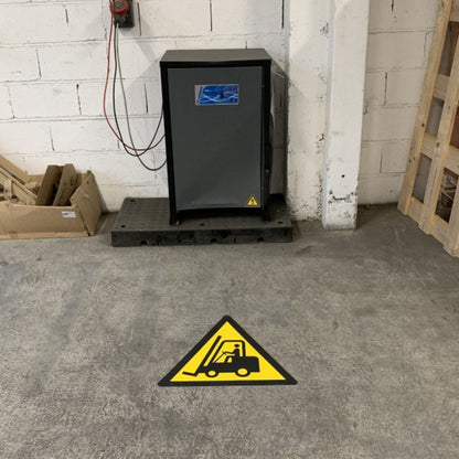 Sticker sol danger chariots - antidérapant iso 7010