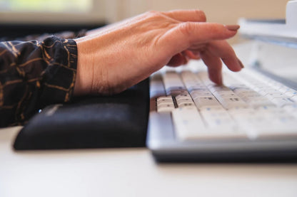 Clavier compact ergonomique avec pavé numérique
