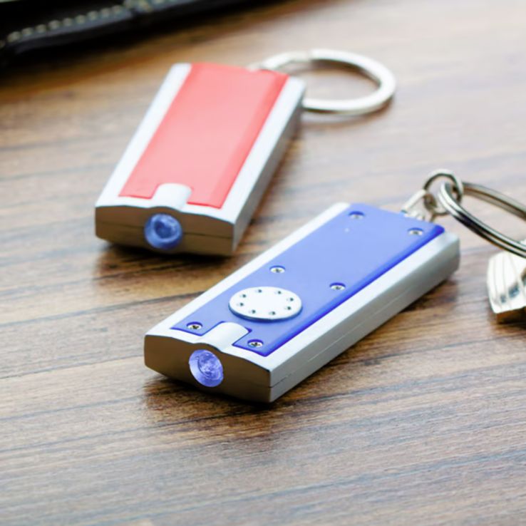 Porte-clés lampe led personnalisable - compact et pratique