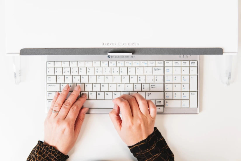 Clavier compact ergonomique avec pavé numérique