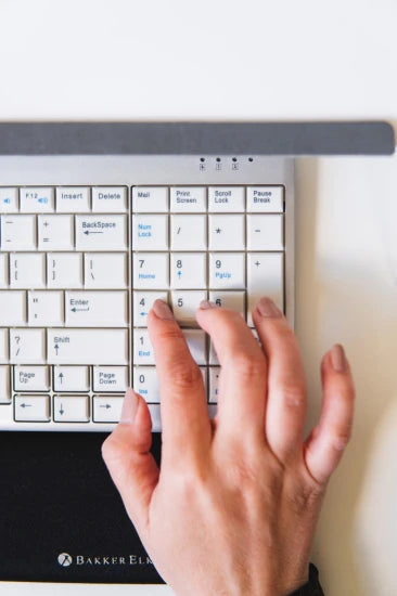 Clavier compact ergonomique avec pavé numérique